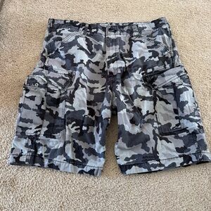 Levi’s Men's Camouflage Cargo Shorts size 36